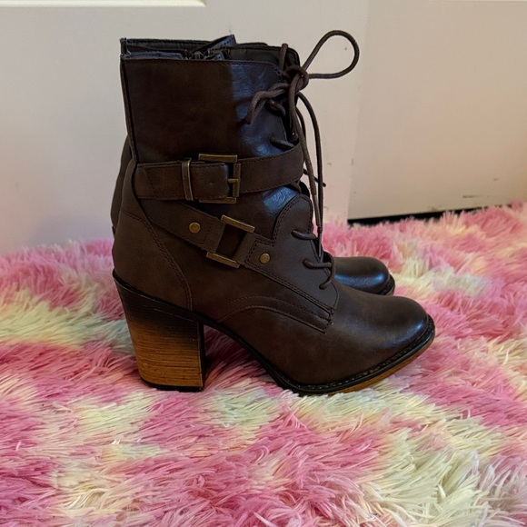 Pierre Dumas Brown Lace-Up Boots with Buckles - Picture 1 of 15